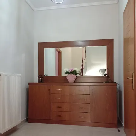 Pinios House *