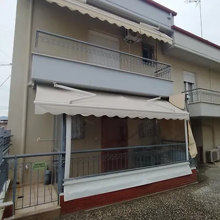 Pinios House *
